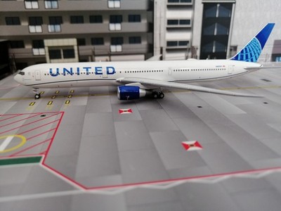 United Boeing B767-400 N66056 1/400 von Panda Models. BRANDNEU 