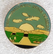 Neil Armstrong Space Museum Pinback Button Enamel Pin 1999