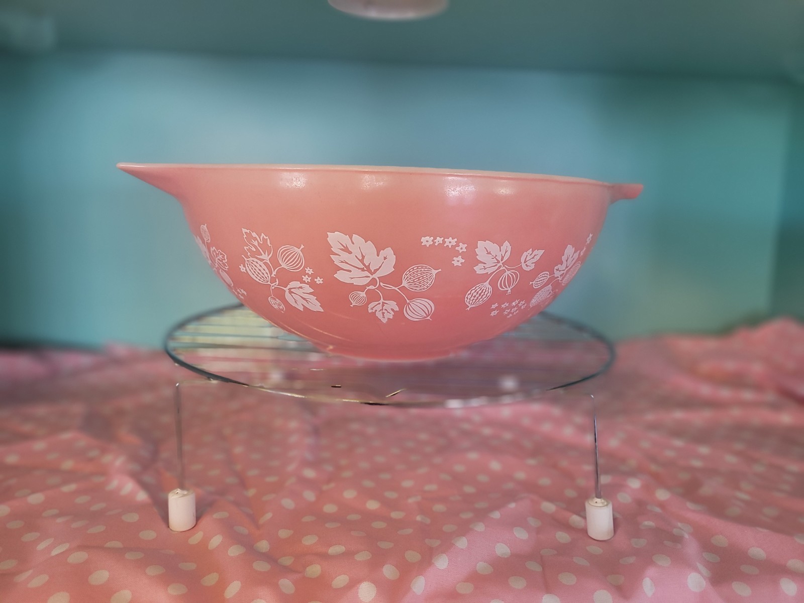 Vintage MCM Pink Gooseberry Pyrex Cinderella Mixing Bowl 4QT USA Nesting 444