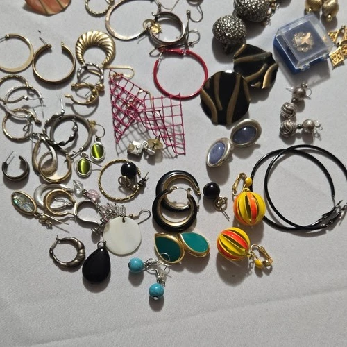 VINTAGE & QUIRKY EARRING LOT. SINGLE MISMATCHED, RETRO COSTUME JEWELRY CRAFT/DIY