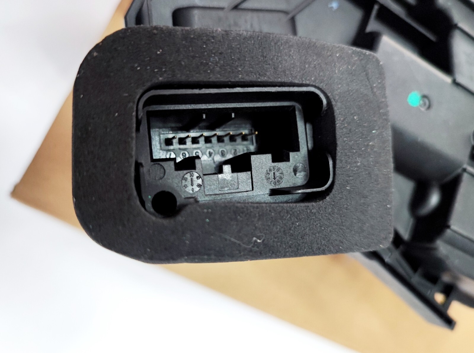 Serrure arriere gauche VW Polo 6R avec moteur de centralisation renforce - 3