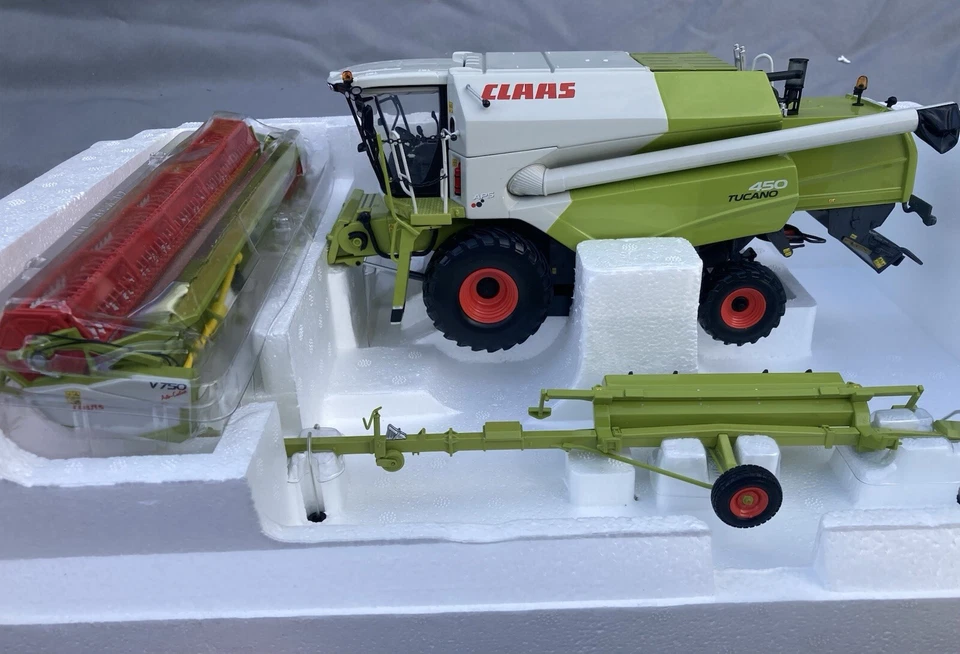 Claas Tucano 450 Combine 1/32 Universal Hobbies - Image 4 of 4