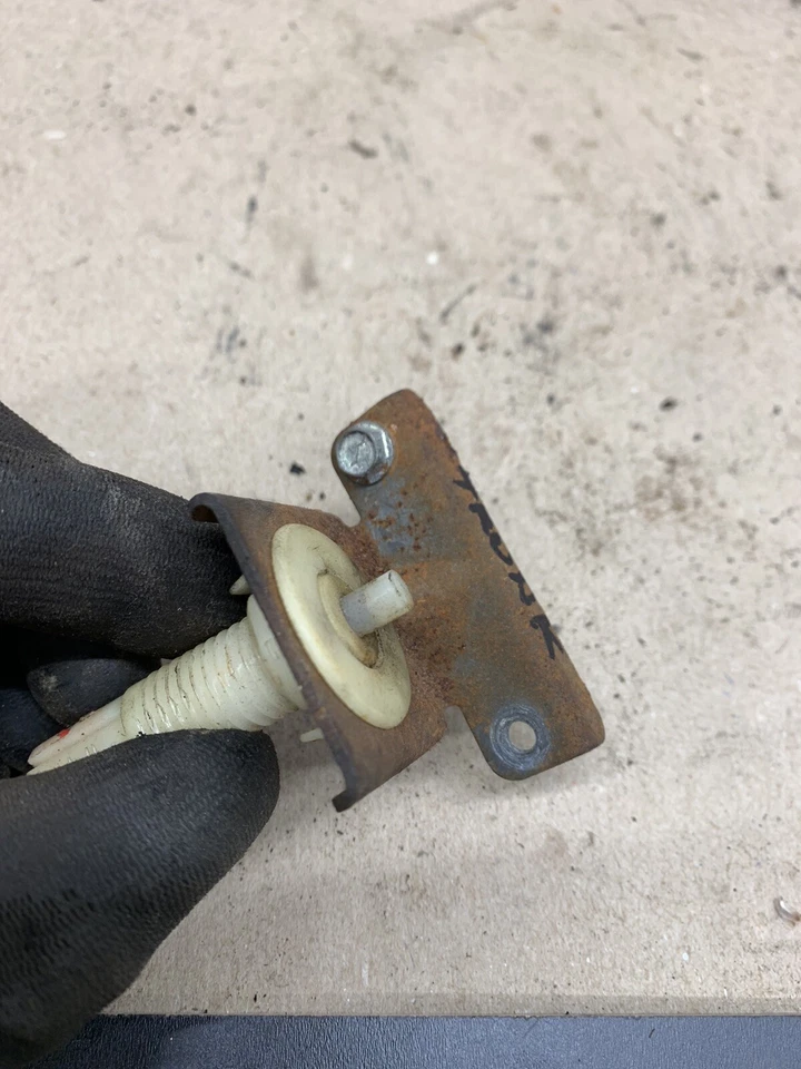 Interruptor de luz de cortesía Mercury Capri Ford Mustang 1980 Capri hatchback 1979-1986 Foto 3 de 4