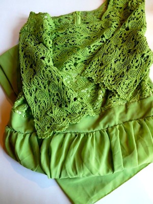 Robe Longue Grace Karin Taille XL - Satin Vert-jaune Avec Détails Crochet - Neuve Sans étiquette