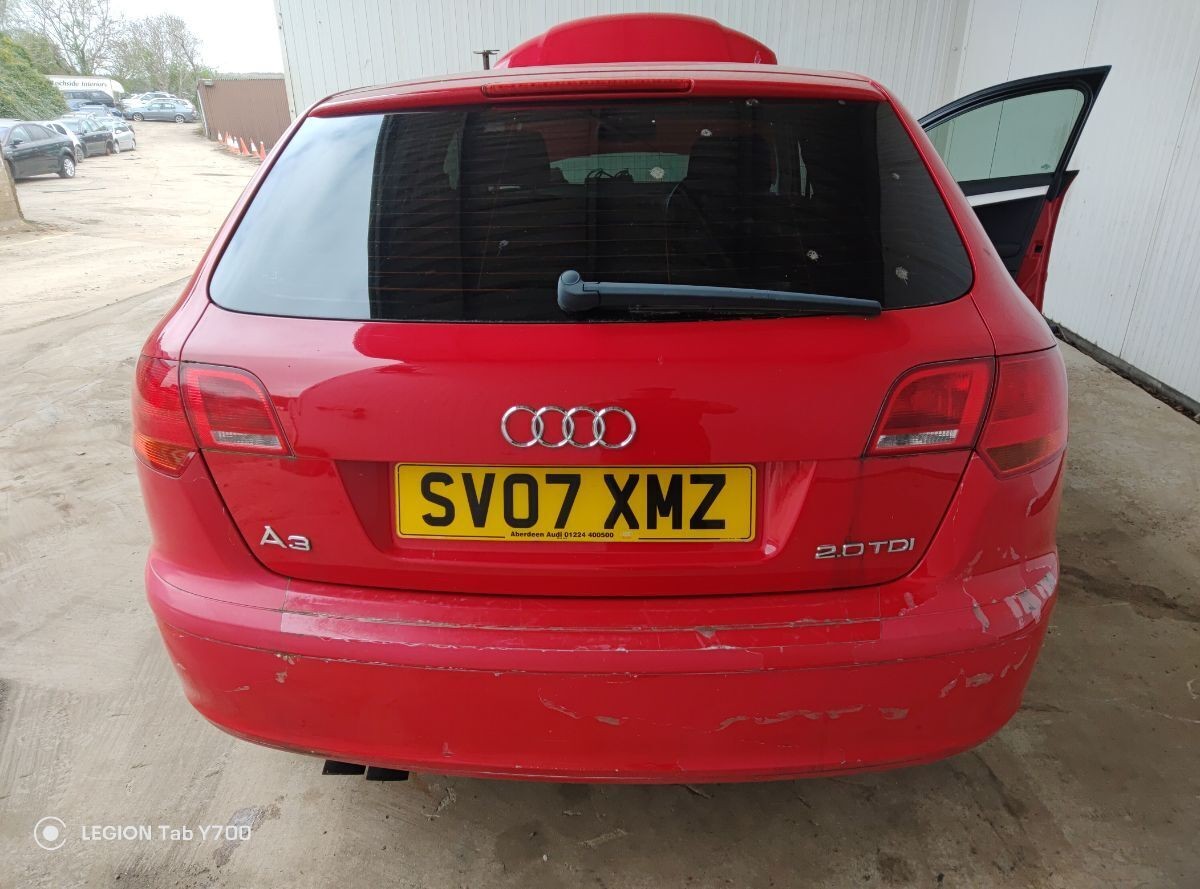 AUDI A3 REAR TAIL LIGHT LEFT SIDE INNER 8P4945093B