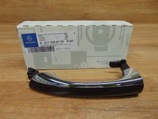 Türgriff vorne links außen Mercedes W203/C209/W211 A2117600770 Farbe: 9197
