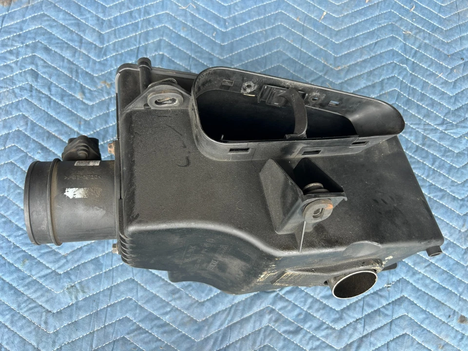 Caja de admisión de carcasa de filtro de aire Volvo S60R V70R 2005-2007 30636333 OEM #2957EM Foto 2 de 4