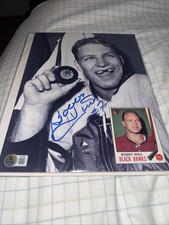 BLACKHAWKS BOBBY HULL Autographed Beckett Magazine Sept. 1998