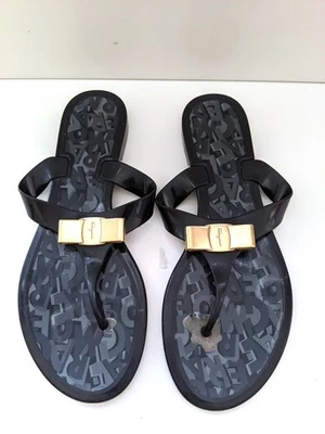 SALVATORE FERRAGAMO Sandalen Gummi Jelly SCHWARZ GOLD 37.5 Vara Schleife Muster - Bild 1 von 4
