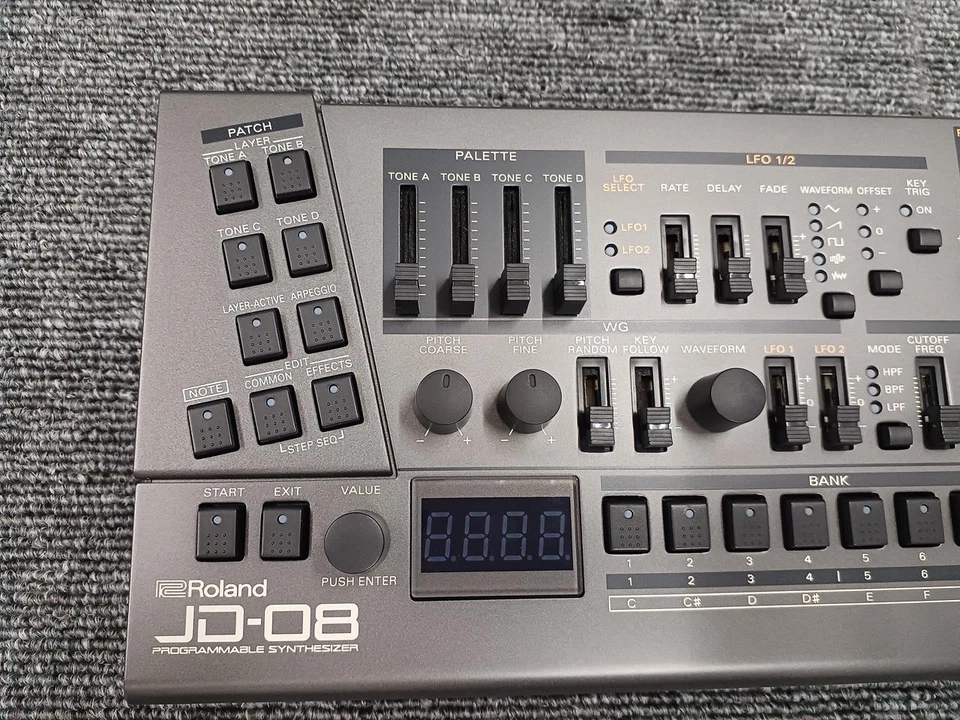 Roland Boutique JD08 Synthesizer - Image 4 of 4
