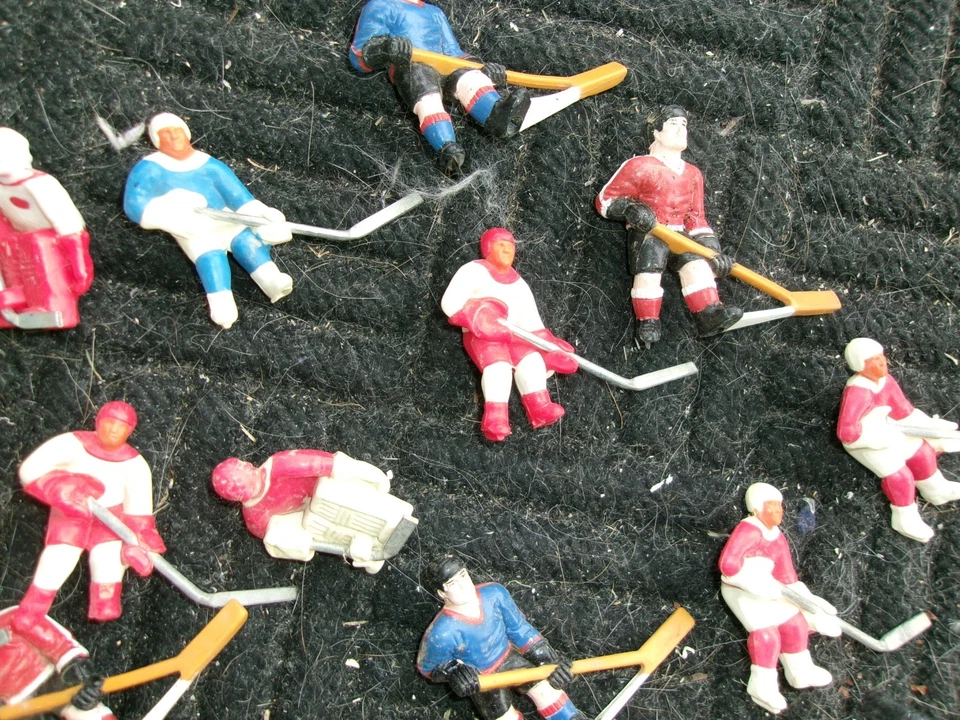 SPORTCRAFT SPORT CRAFT TOY HOCKEY GAME PLAYER FIGURES COLLECTION GOALIE  STIGA - Image 3 of 4