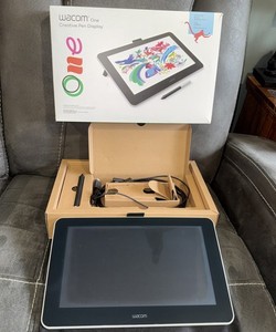 Wacom One Pen Display, Grafiktablett, DTC133, mit allem Zubehör