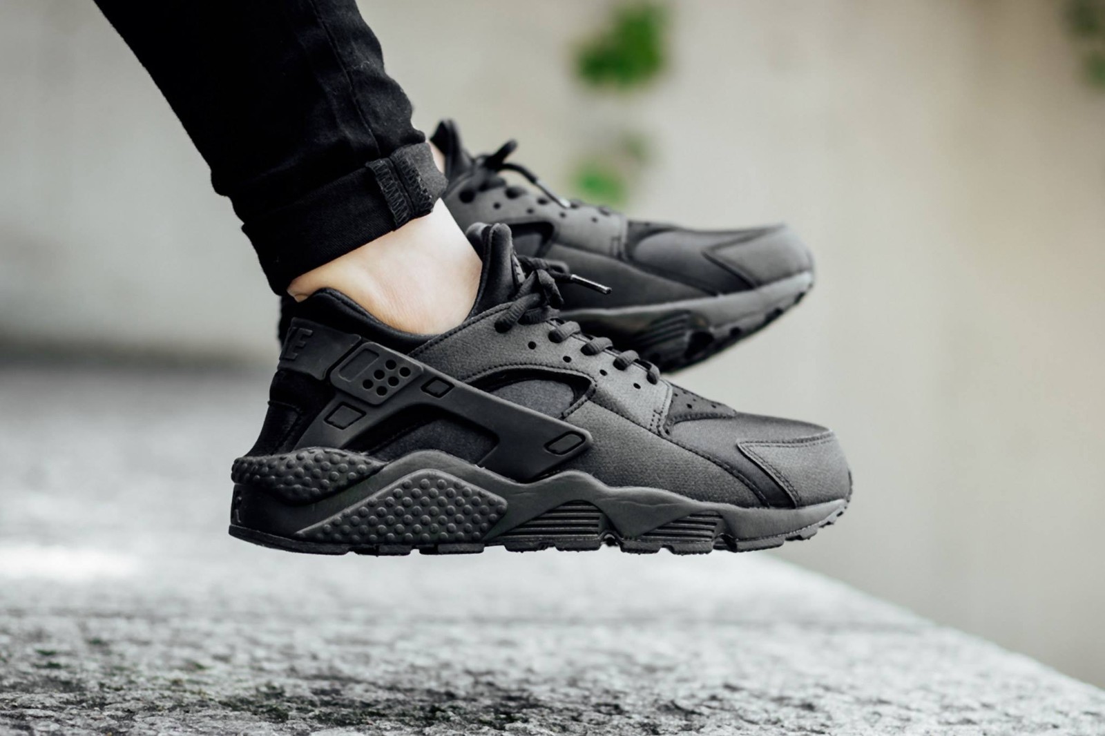Nike Air Huarache Triple Black Athletic Running Workout Trainer DH4439-001 *2021