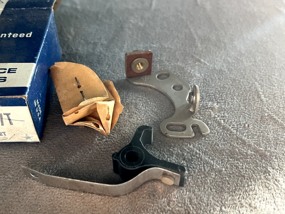 Новый из старых запасов гарантированный набор контактных точек зажигания WM-6T-7T - Ford - Изображение 2 из 4