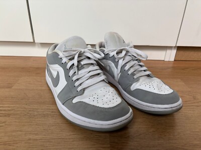 Grau-weiße Nike Air Jordan 1 Low Wolf Grey Wmns, Gr. 44 | Top Zustand