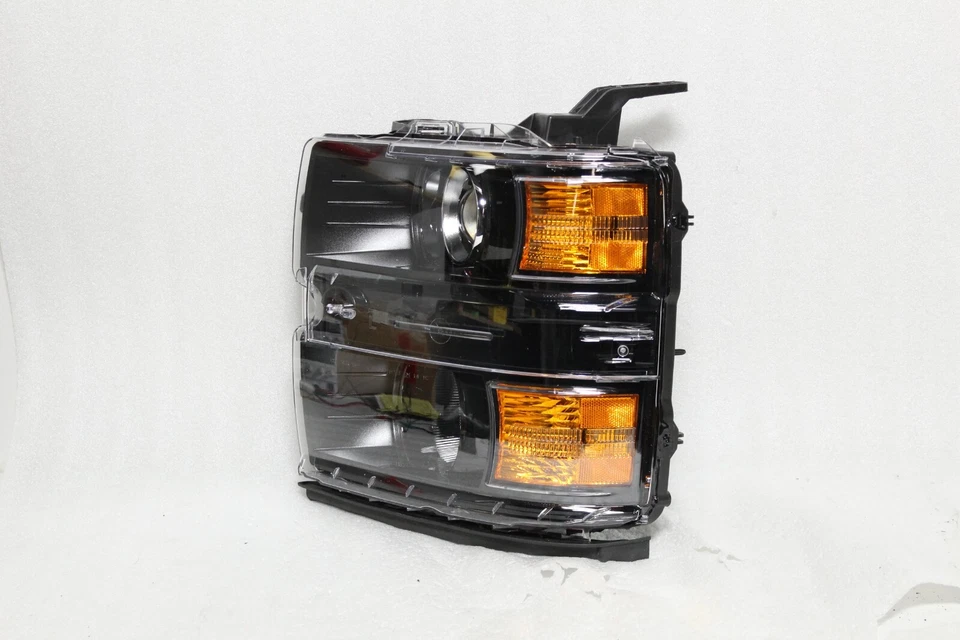 OEM 2015 - 2018 CHEVROLET SILVERADO 2500 3500 HD HEADLIGHT HALOGEN LEFT BLACK - Image 3 of 4