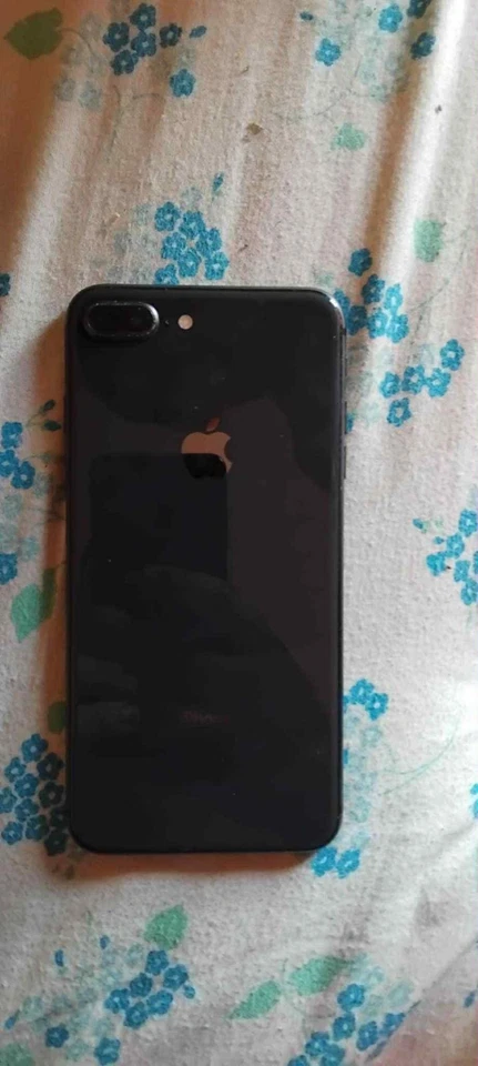 Apple iPhone 8 Plus - 64 GB - Grigio Siderale (Sbloccato) - Immagine 2 di 3