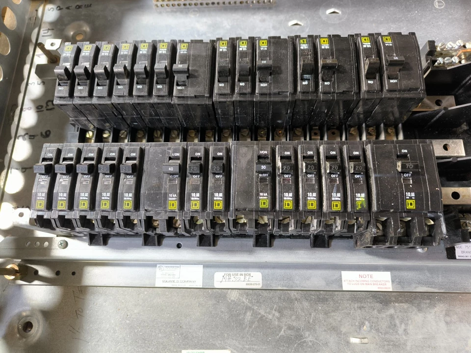 Placa de panel Square D NQOD430M100CUNL NQOD 100 Amp 3PH 4W 36 Space MH32BE QOB370 Foto 4 de 4