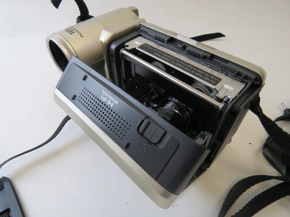 Sharp Viewcam VL-A10H Camcorder 8mm Retro Video Camera, Charger Bundle & Case - Image 4 of 4