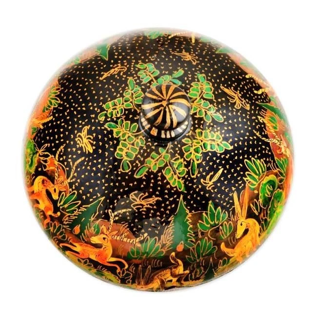 Caixa decorativa Novica feita à mão cena da selva em papel machê preto - Imagem 2 de 4