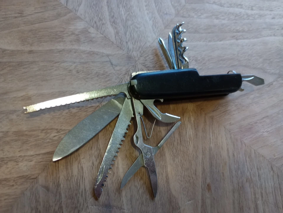 Navaja suiza táctica negra vintage con 15 herramientas + Xtra Foto 3 de 4