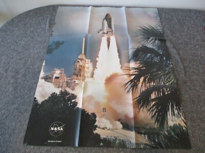 NASA MSFC ISSUE POSTER ''A WALK AROUND THE SPACE SHUTTLE'' - 1998 - 25'' x 33''