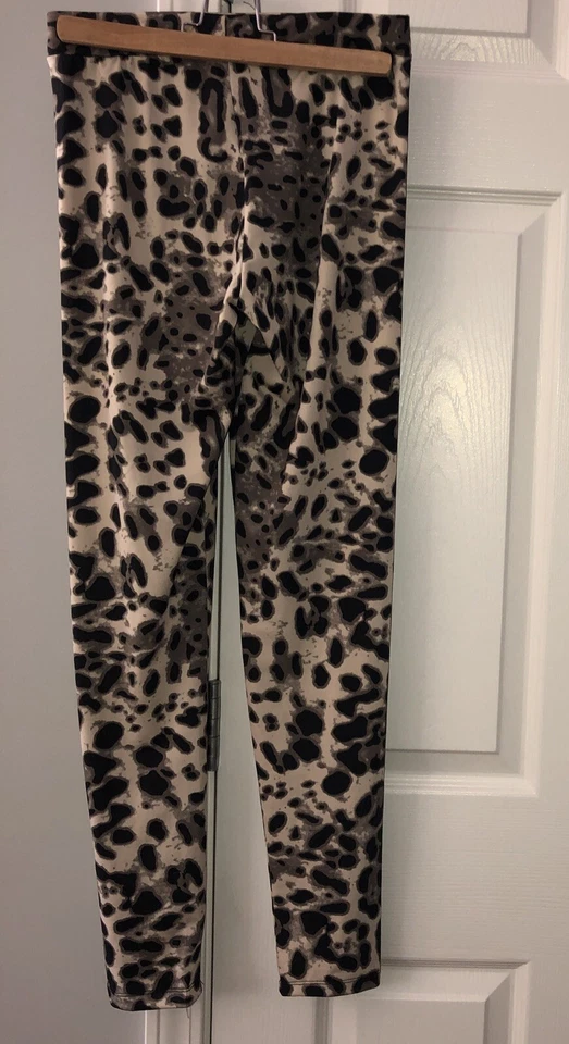 Leggings Talla M Colección Kardashian Estampado Leopardo Suave Elástico Foto 2 de 4