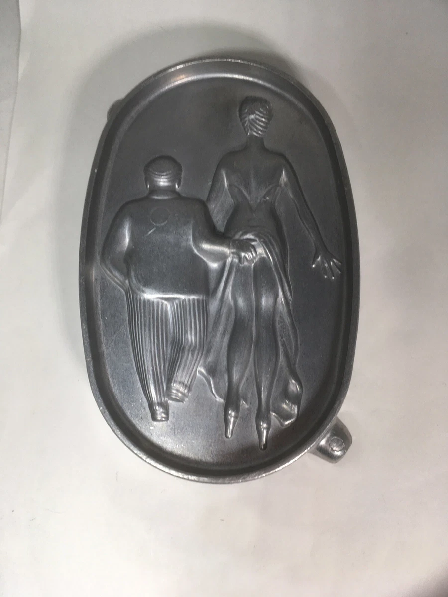 VINTAGE NOVELTY ASHTRAY,