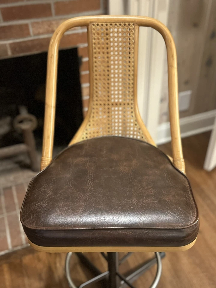 Par de Banquetas de Bar Giratórias Vintage Meio Século Modernas de Bambu e Metal - Imagem 4 de 4