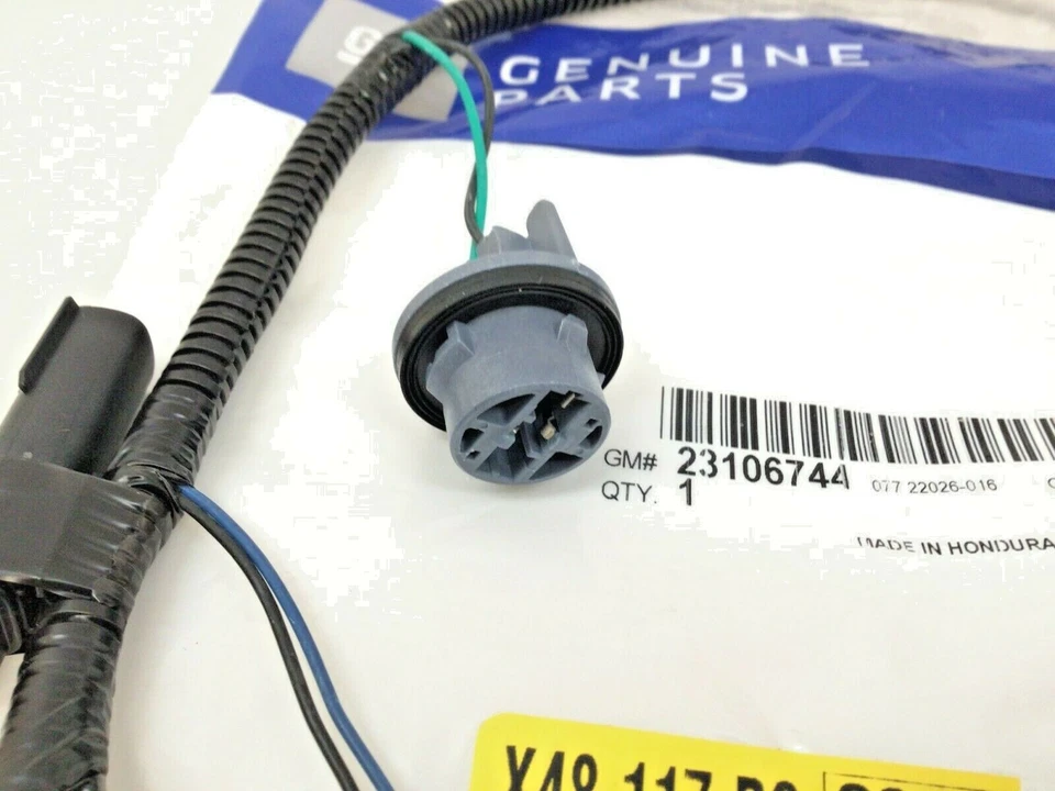 Chevrolet Tahoe Suburban 2015-2020 lámpara trasera enchufe y arnés de cableado nuevo OEM Foto 3 de 4