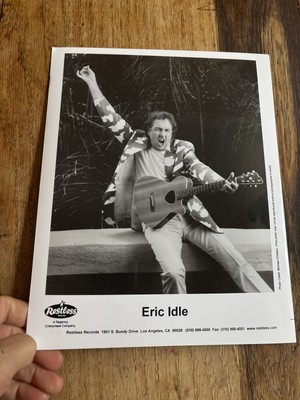Musician & Guitarist Eric Idle RARE Vintage 8X10 Press Photo