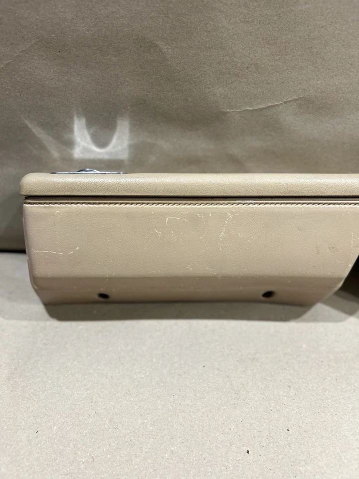 Chevrolet Caprice Delta 88 1977-1985 reposabrazos laterales traseros almohadillas 2 puertas solo bronceado OEM Foto 2 de 4