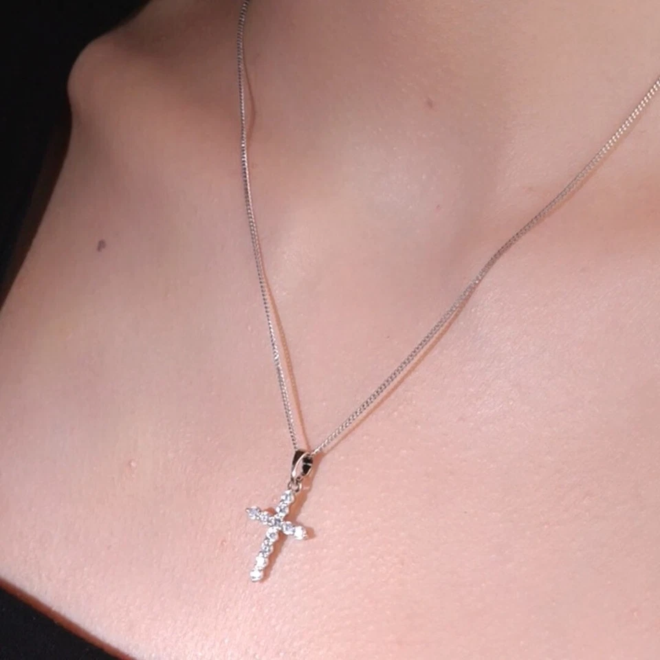 18K White GOLD MADE WITH SWAROVSKI CRYSTAL CROSS PENDANT CLASSIC NECKLACE Foto 2 de 4