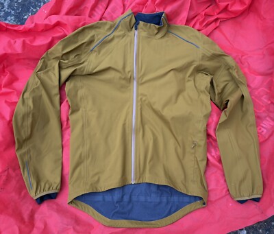 Rapha Old Gold Hardshell Jacke. Größe L.