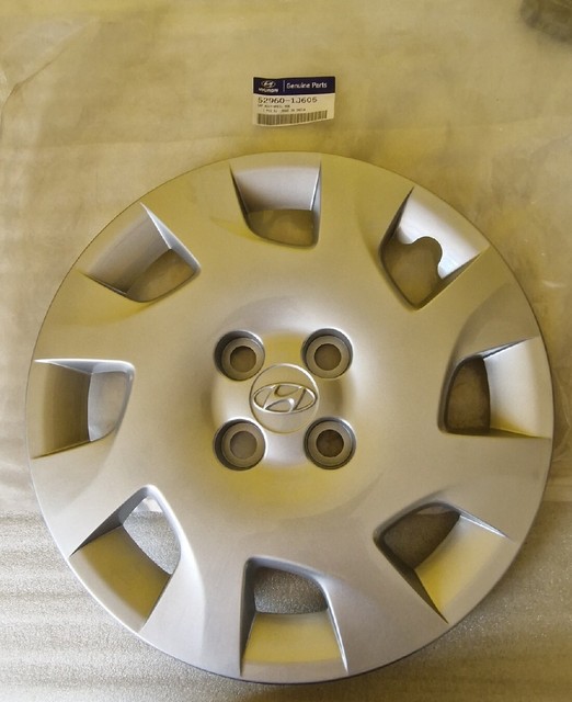 Hyundai I20 15" Wheel Trim X 1 Hub Cap Genuine 529601J605 Bolt on Type
