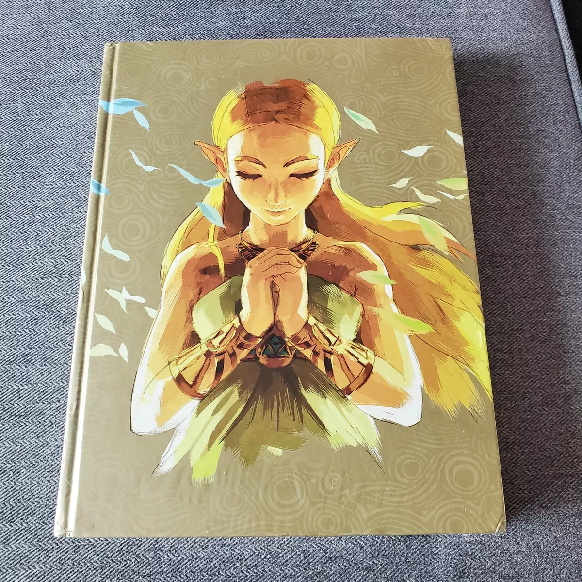 The Legend of Zelda: Breath of the Wild The Complete Official Guide:  -Expanded Edition by Piggyback, Hardcover