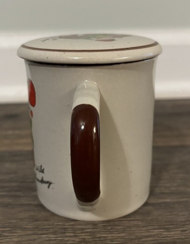 Vintage Wild Strawberry Coffee Mug Cup Brown Lid Cottagecore Retro E12 - Picture 2 of 8