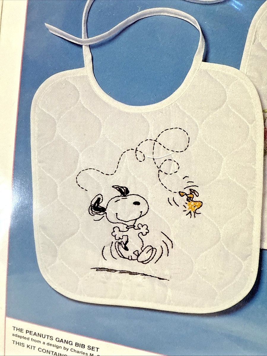 EVA SCHULZE KNABE（エヴァ　シュルツ　クナーベ） Snoopy The Peanuts Gang Stamped Cross Stitch Baby Collection JCA