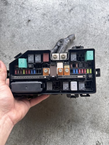 2012-14 Honda Cr-v From Engine Bay Fuse Relay Box With Cables And Fuses - Picture 2 of 2