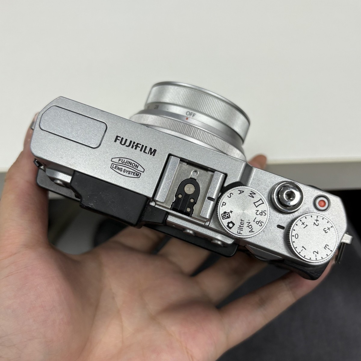 FUJIFILM X30　シルバー Amazon.com : Fujifilm X30 Silver 12 MP Digital Camera with 3.0