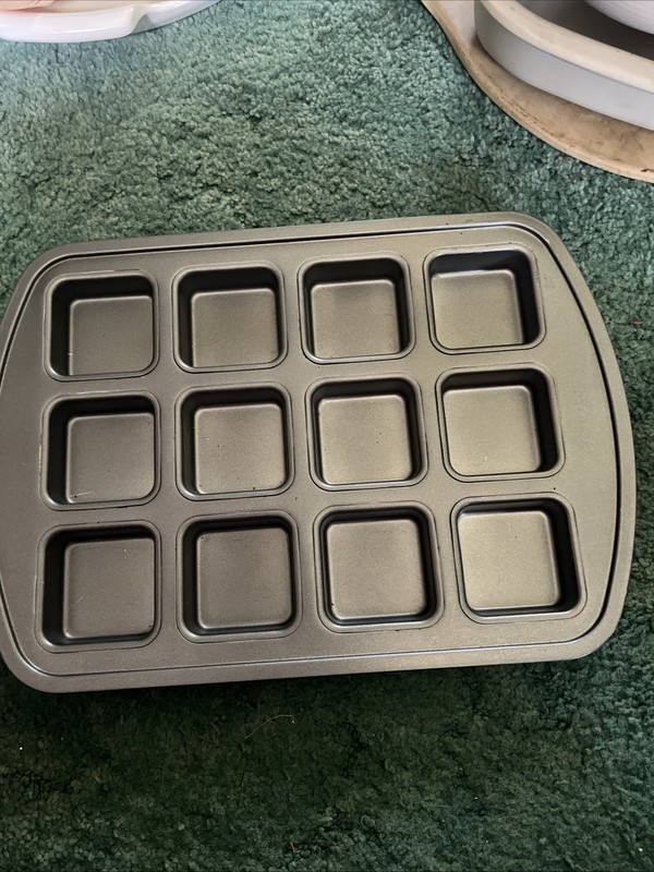 Pampered Chef Brownie Pan 1544. Holds 12 Brownies.  Non Stick Heavy Duty New