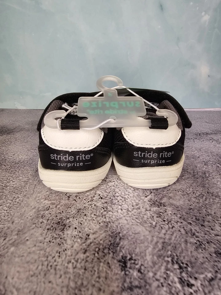 NUEVO CON ETIQUETAS Zapatillas Stride Rite Surprize Dwayne Non Tie negras/blancas en infantil talla 3 Foto 4 de 4