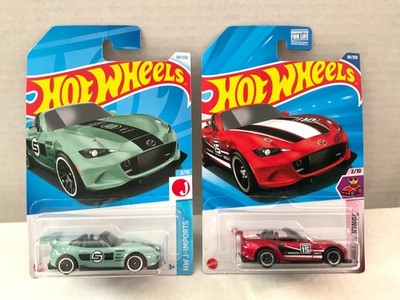 2015 MAXDA MX-5 MIATA Lot of 2! 2024 Hot Wheels #069 Green & 2025 #080 Red