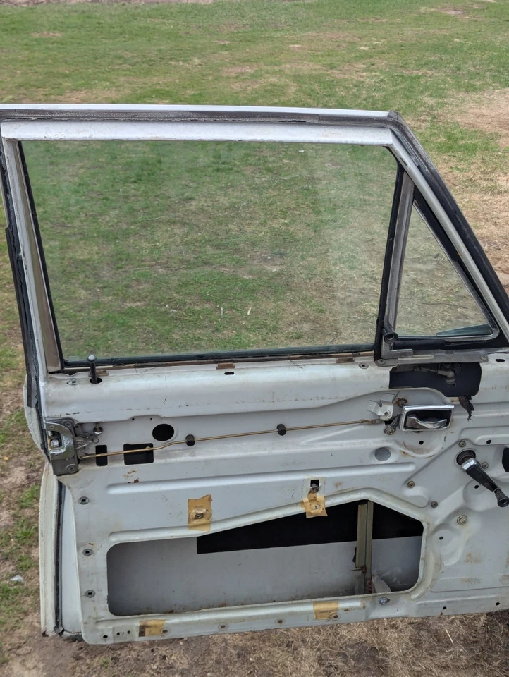 Mercedes Front Drivers Door W108 250S with Glass, Inside Handle, Genuine OEM — 第 2/4 张图片