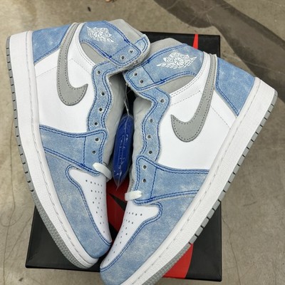 Size 11 - Air Jordan 1 Retro High OG Hyper Royal 555088-402