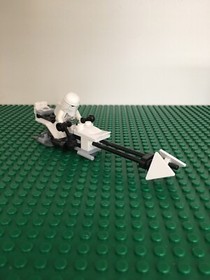 Lego Star Wars minifigures, Speeder Bike, and Blaster from Hoth Echo Base - 7879