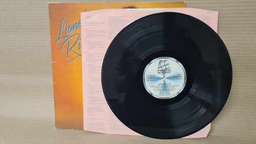 Lionel Richie Lionel Richie Lyric Sheet Gatefold LP Album Vinyl Record - VG+/VG+ - Picture 4 of 5