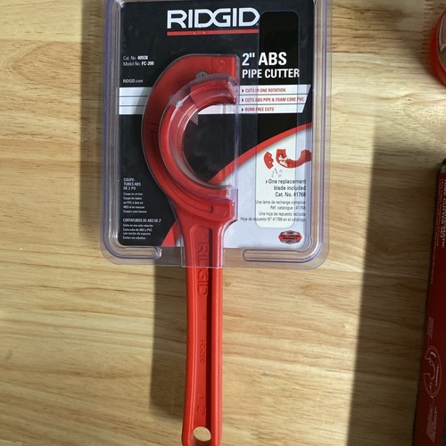 RIDGID 2 in. FC-200 Single Rotation ABS Cellular Foam Core PVC Pipe Cutter - Picture 5 of 8
