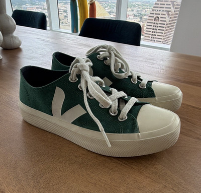 VEJA Women s Green/White Canvas Low Top Lace-Up Sneakers w/ Logo Accents