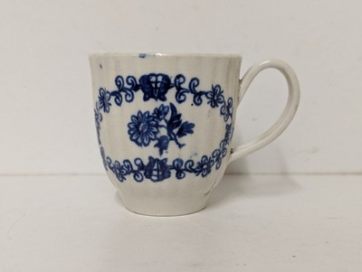 C. 1770s Pennington Liverpool Porcelain Ribbed Cup Blue & White Flower & Wreath